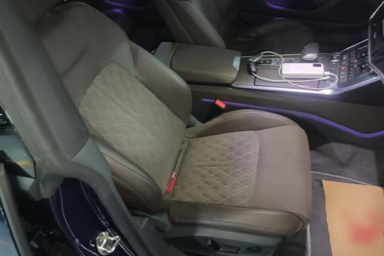 Used Audi A7L 2022 55 TFSI quattro S-line Zhiyuan Crystal Flow Package Right Front Seat
