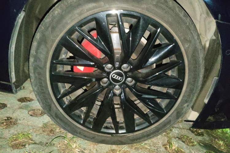 Used Audi A7L 2022 45 TFSI S-line Dream-Building Edition Right Front Wheel Hub