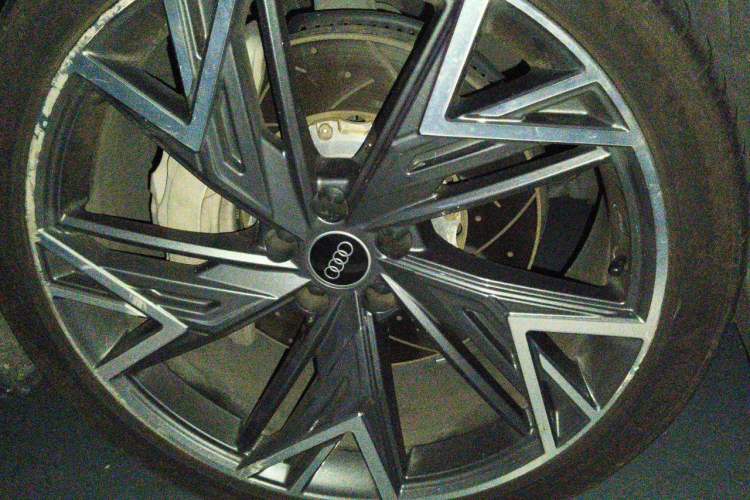 Used Audi A7L 2022 55 TFSI quattro S-line edition executive First Edition Right Front Wheel Hub