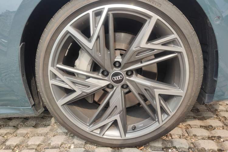 Used Audi A7L 2022 55 TFSI quattro S-line Edition One First Edition Right Front Wheel Hub