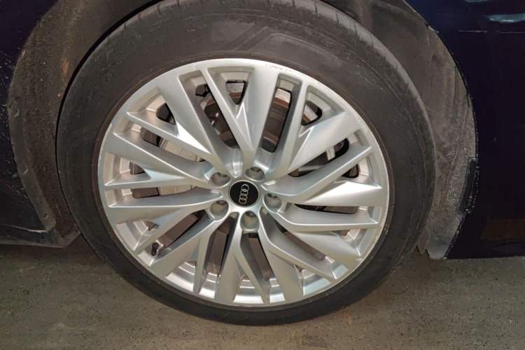 Used Audi A7L 2022 45 TFSI S-line Dream-Building Edition Right Front Wheel Hub