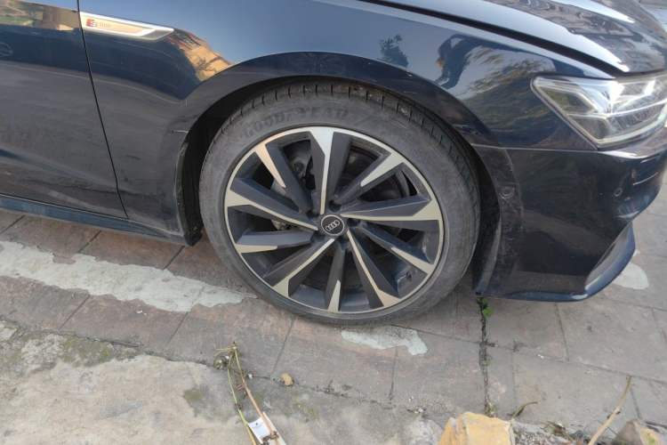 Used Audi A7L 2022 45 TFSI quattro S-line Visionary Edition Obsidian Black Package Right Front Wheel Hub