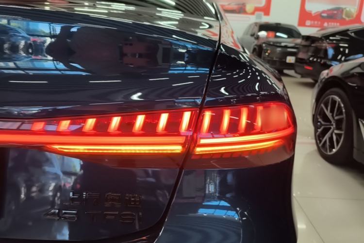 Used Audi A7L 2022 45 TFSI S-line Dream-Building Edition Right Rear Taillight