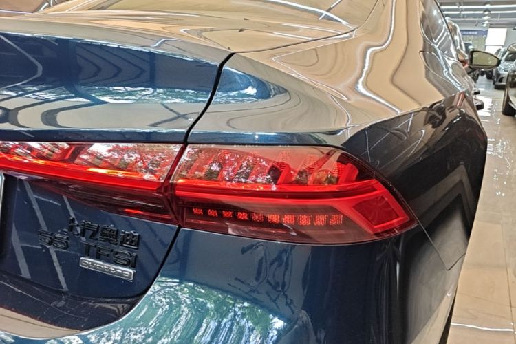 Used Audi A7L 2022 55 TFSI quattro S-line Edition One First Edition Right Rear Taillight