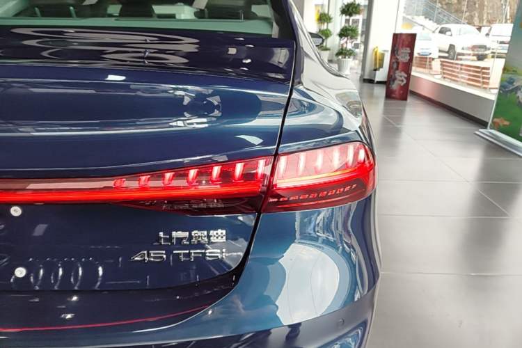 Used Audi A7L 2022 45 TFSI S-line Dream-Building Edition Right Rear Taillight