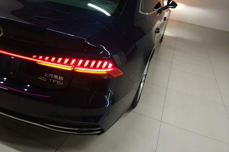 Used Audi A7L 2022 45 TFSI S-line Dream-Building Edition Right Rear Taillight