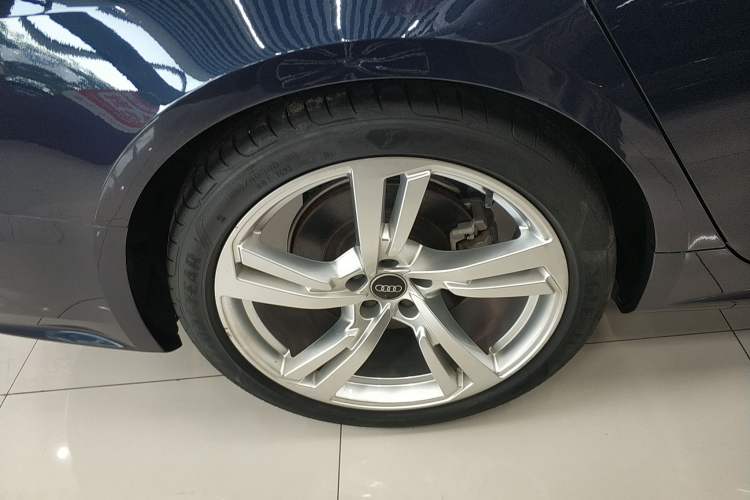 Used Audi A7L 2022 45 TFSI S-line Dream-Building Edition Right Rear Wheel Hub