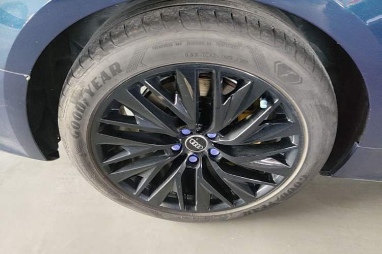 Used Audi A7L 2022 45 TFSI S-line Dream-Building Edition Right Rear Wheel Hub