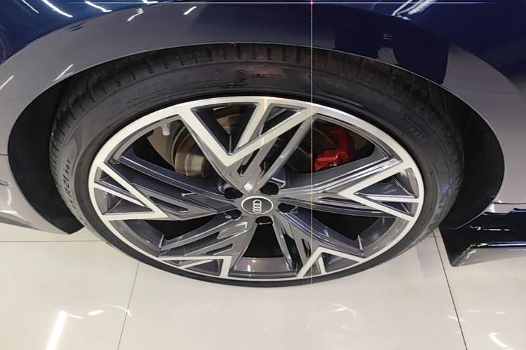 Used Audi A7L 2022 55 TFSI quattro S-line Edition One First Edition Right Rear Wheel Hub