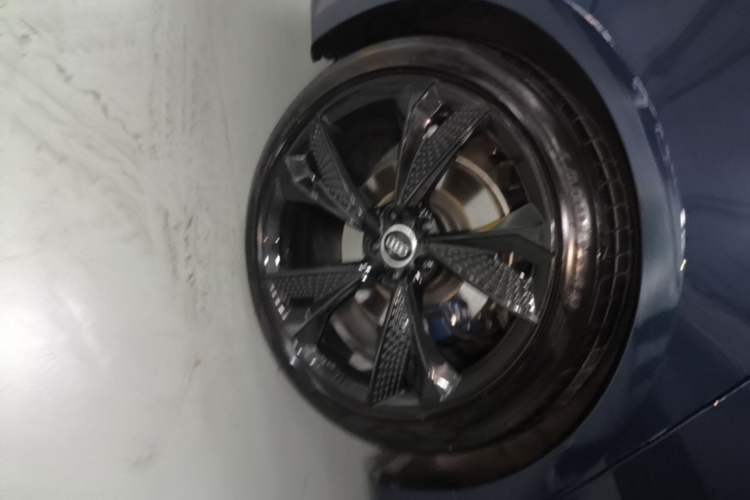 Used Audi A7L 2022 55 TFSI quattro S-line Zhiyuan Crystal Flow Package Right Rear Wheel Hub