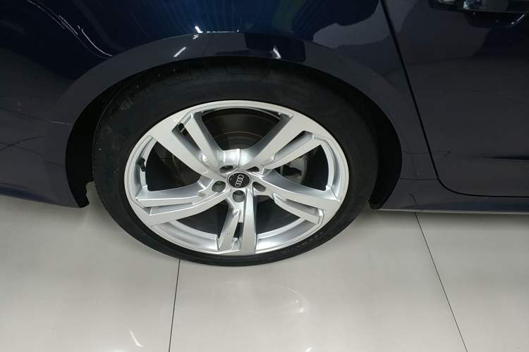 Used Audi A7L 2022 45 TFSI S-line Dream-Building Edition Right Rear Wheel Hub