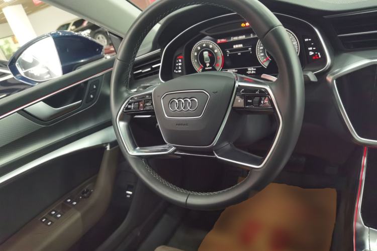 Used Audi A7L 2022 45 TFSI S-line Dream-Building Edition Steering Wheel