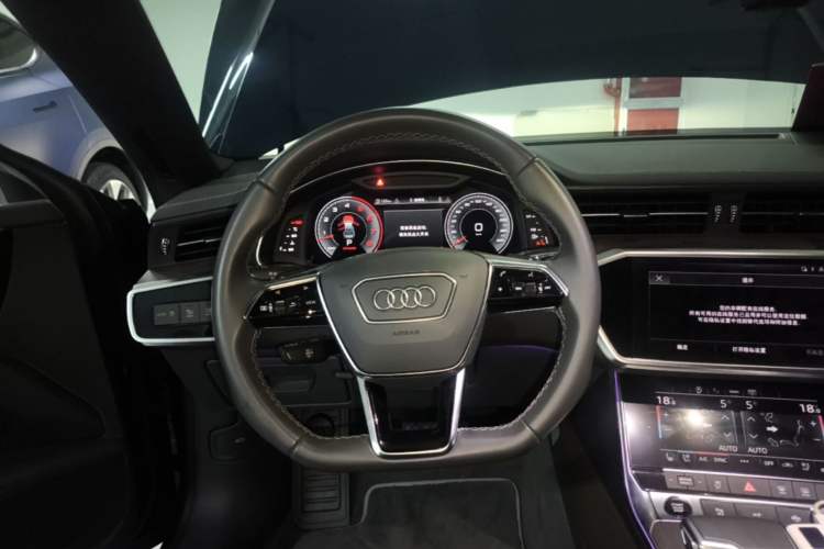 Used Audi A7L 2022 55 TFSI quattro S-line Zhiyuan Crystal Flow Package Steering Wheel