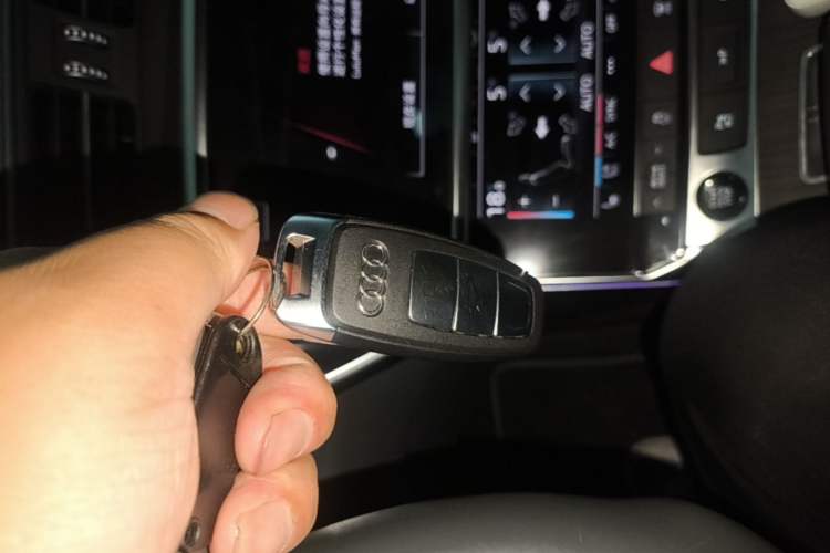 Used Audi A7L 2022 55 TFSI quattro S-line Zhiyuan Crystal Flow Package Vehicle Key
