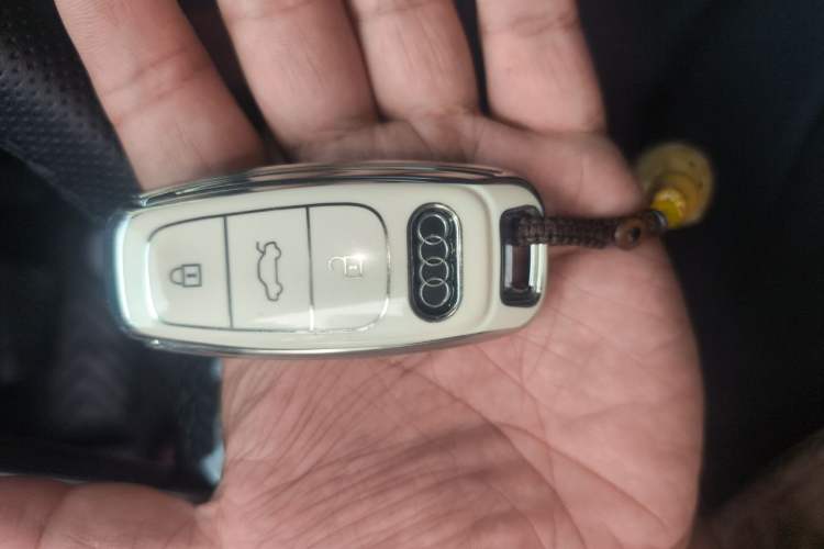 Used Audi A7L 2022 45 TFSI quattro S-line White Mage Edition Vehicle Key