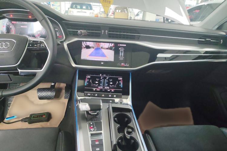 Used Audi A7L 2022 45 TFSI S-line Dream-Building Edition Audio And AC Panel