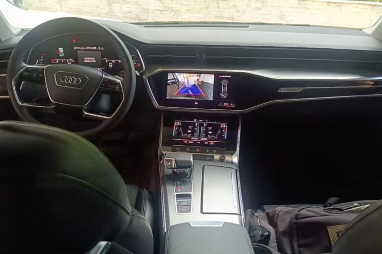 Used Audi A7L 2022 45 TFSI S-line Dream-Building Crystal Flow Package Center Console
