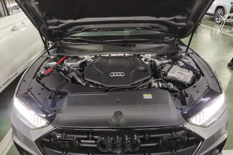 Used Audi A7L 2022 55 TFSI quattro S-line Zhiyuan Edition Obsidian Black Package Engine Bay