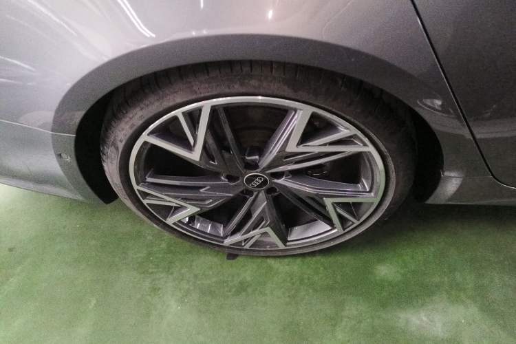 Used Audi A7L 2022 55 TFSI quattro S-line Zhiyuan Edition Obsidian Black Package Exterior 5