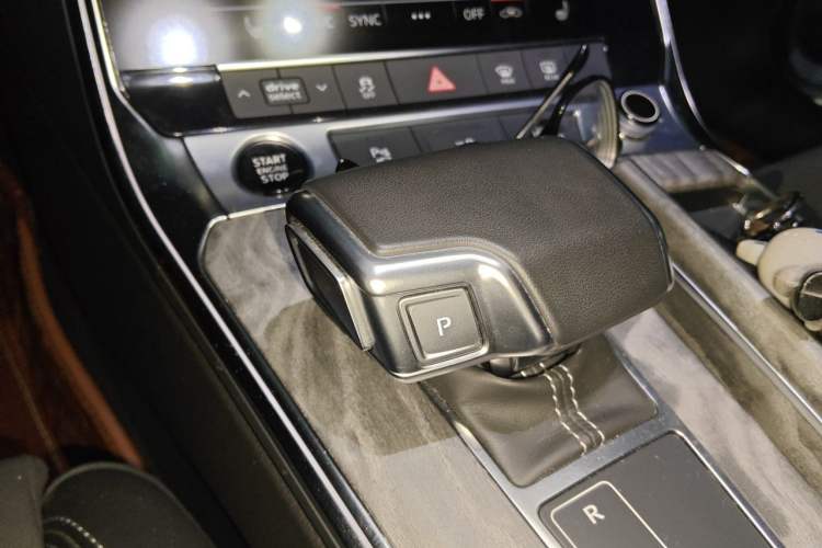 Used Audi A7L 2022 45 TFSI quattro S-line Visionary Crystal Package Gear Lever