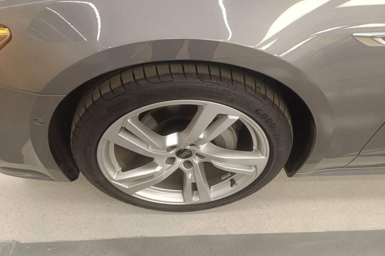 Used Audi A7L 2022 45 TFSI quattro S-line Visionary Crystal Package Left Front Wheel Hub