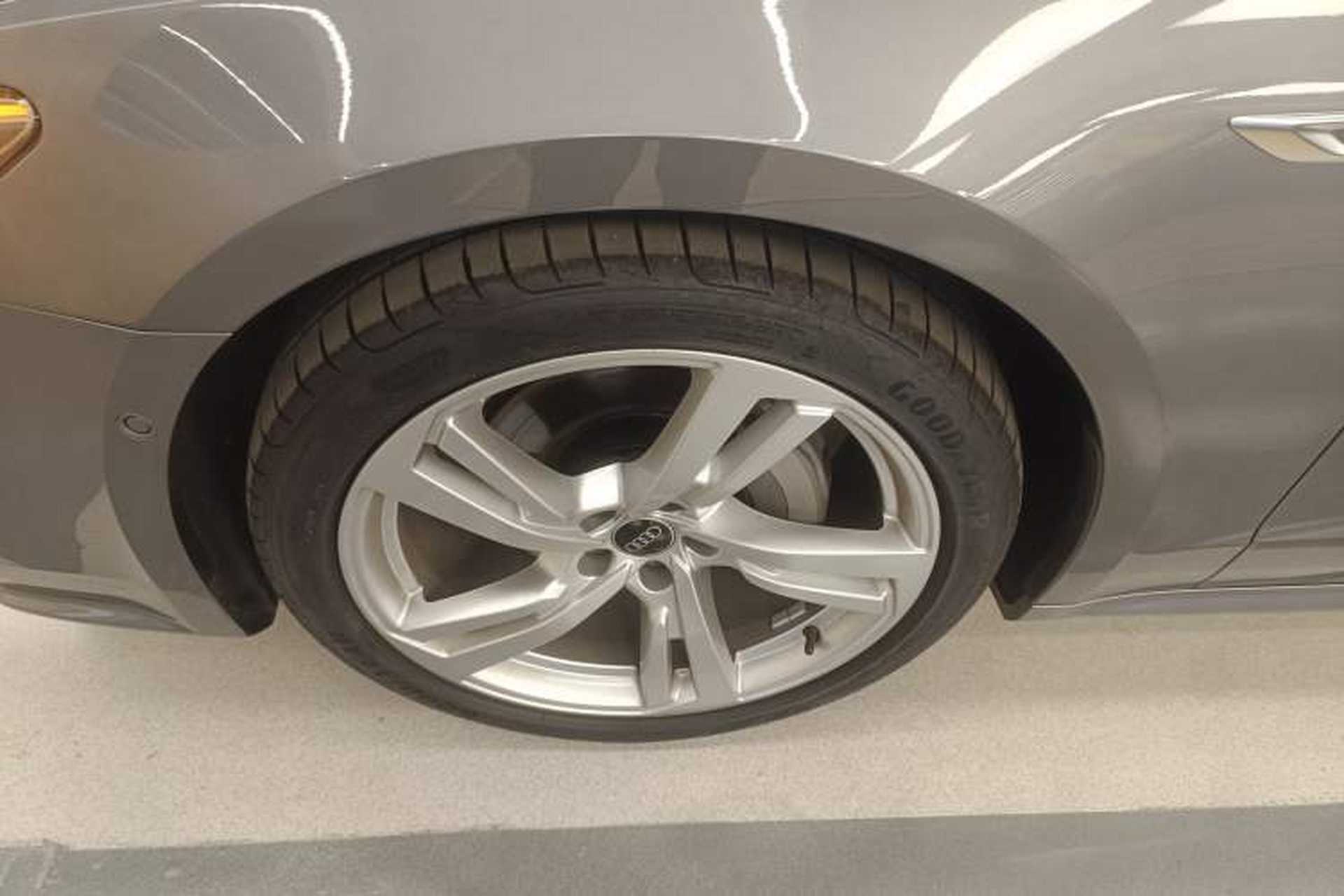 Used Audi A7L 2022 45 TFSI quattro S-line Visionary Crystal Package Left Front Wheel Hub