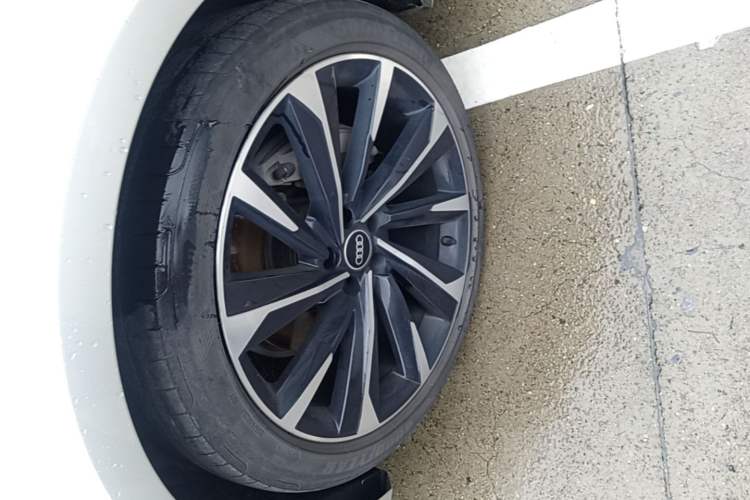 Used Audi A7L 2022 45 TFSI quattro S-line Paladin Left Front Wheel Hub