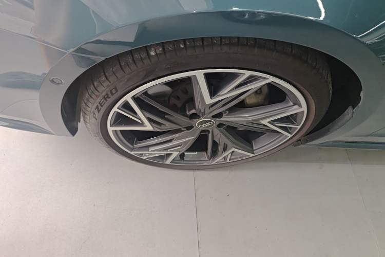 Used Audi A7L 2022 55 TFSI quattro S-line Edition One First Edition Left Front Wheel Hub