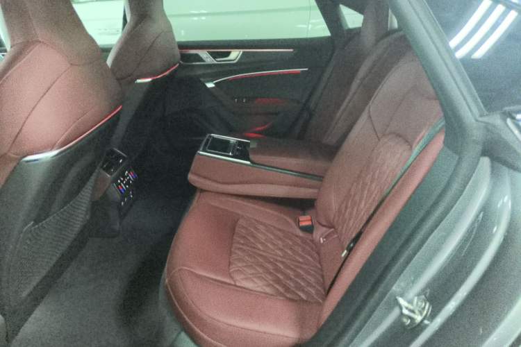 Used Audi A7L 2022 55 TFSI quattro S-line Zhiyuan Edition Obsidian Black Package Left Rear Seat