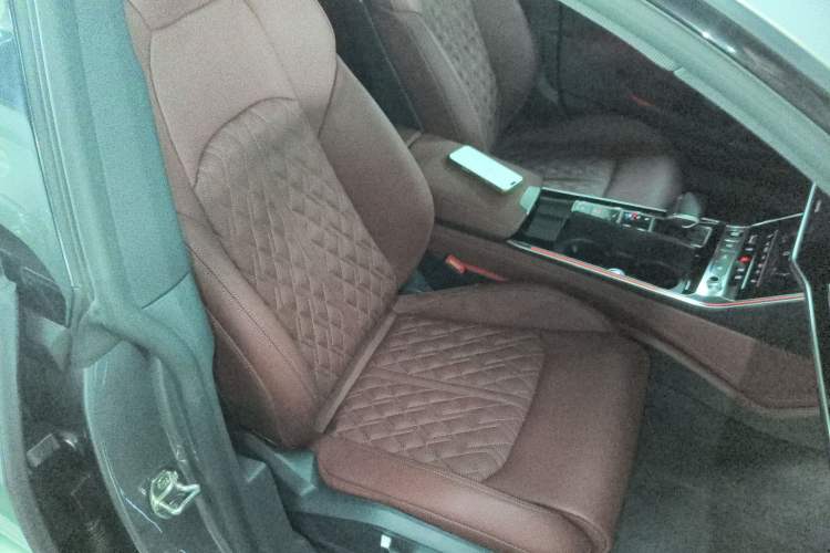 Used Audi A7L 2022 55 TFSI quattro S-line Zhiyuan Edition Obsidian Black Package Right Front Seat