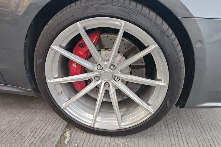 Used Audi A7L 2022 45 TFSI quattro S-line Visionary Crystal Package Right Front Wheel Hub