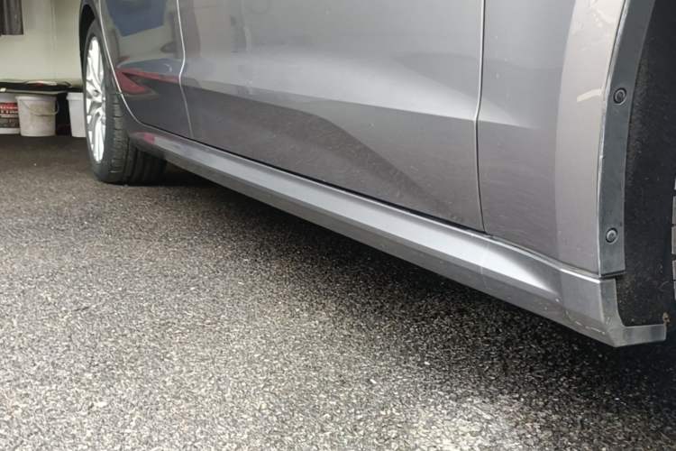 Used Audi A7L 2022 45 TFSI S-line Dream-Building Crystal Flow Package Right Side Sill