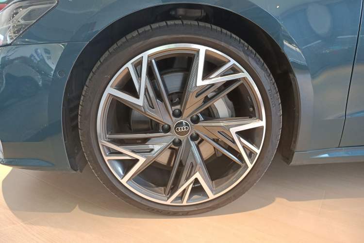 Used Audi A7L 2022 55 TFSI quattro S-line Edition One First Edition Left Front Wheel Hub