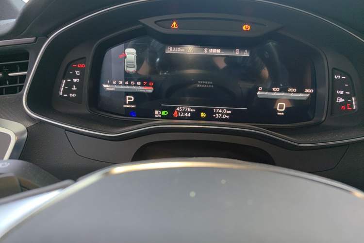 Used Audi A7L 2022 55 TFSI quattro S-line Edition One First Edition Odometer Close Up