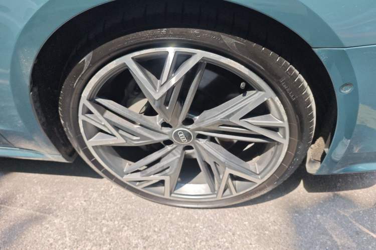 Used Audi A7L 2022 55 TFSI quattro S-line Edition One First Edition Right Front Wheel Hub