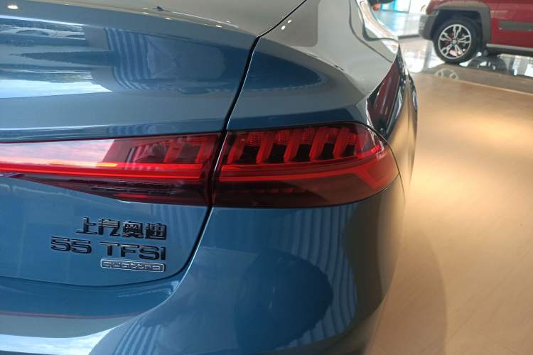 Used Audi A7L 2022 55 TFSI quattro S-line Edition One First Edition Right Rear Taillight