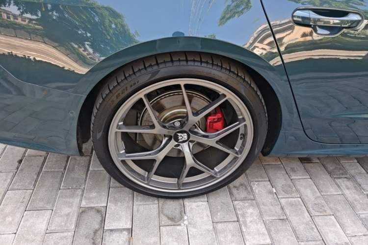 Used Audi A7L 2022 55 TFSI quattro S-line Edition One First Edition Right Rear Wheel Hub