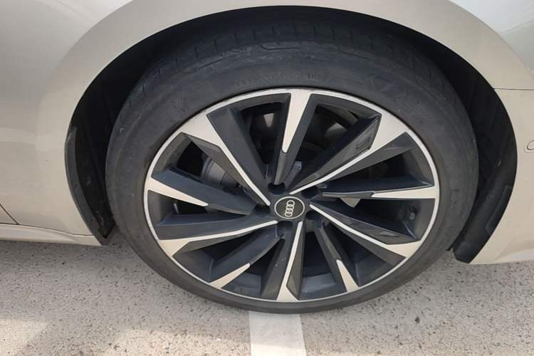 Used Audi A7L 2022 45 TFSI quattro S-line Paladin Right Front Wheel Hub