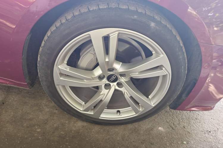Used Audi A7L 2022 45 TFSI quattro S-line Visionary Crystal Package Right Front Wheel Hub