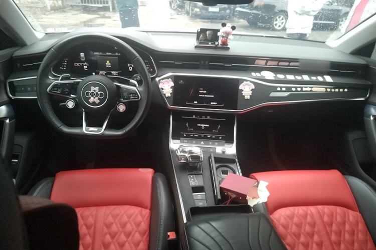 Used Audi A7L 2022 45 TFSI quattro S-line Visionary Crystal Package Center Console
