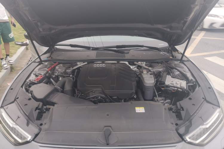 Used Audi A7L 2022 45 TFSI S-line Dream-Building Crystal Flow Package Engine Bay