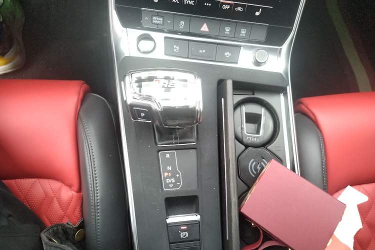 Used Audi A7L 2022 45 TFSI quattro S-line Visionary Crystal Package Gear Lever