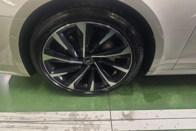 Used Audi A7L 2022 45 TFSI quattro S-line Paladin Left Front Wheel Hub