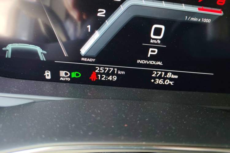 Used Audi A7L 2022 45 TFSI quattro S-line Wind Rider Odometer Close Up