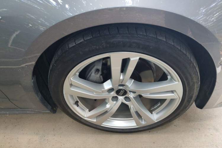 Used Audi A7L 2022 45 TFSI quattro S-line Wind Rider Right Front Wheel Hub