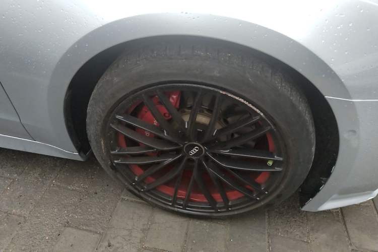 Used Audi A7L 2022 45 TFSI quattro S-line Visionary Crystal Package Right Front Wheel Hub