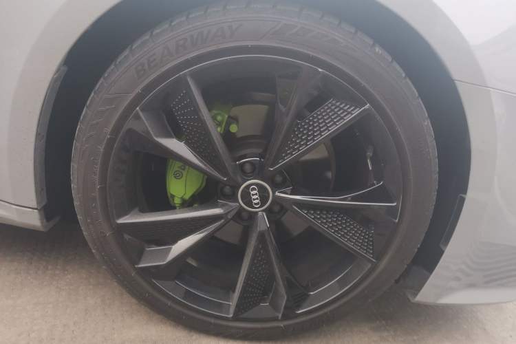 Used Audi A7L 2022 45 TFSI S-line Dream-Building Crystal Flow Package Right Front Wheel Hub