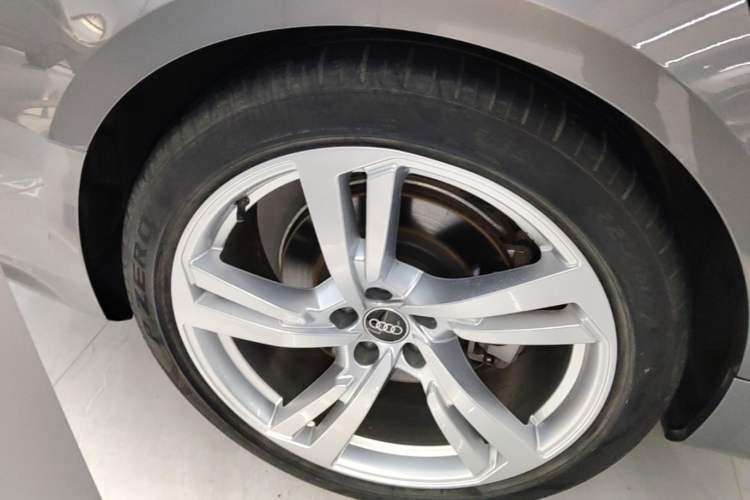 Used Audi A7L 2022 45 TFSI S-line Dream-Building Edition Right Rear Wheel Hub