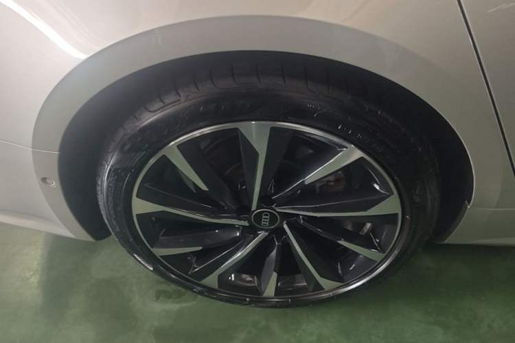 Used Audi A7L 2022 45 TFSI quattro S-line Paladin Right Rear Wheel Hub