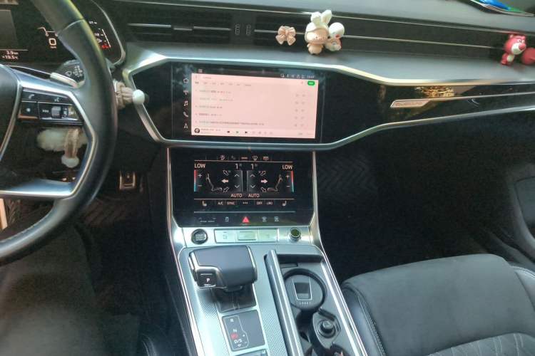 Used Audi A7L 2022 45 TFSI quattro S-line Visionary Edition Obsidian Black Package Audio And AC Panel